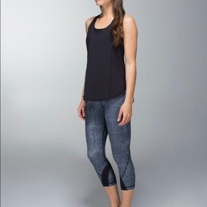 Lululemon inspire crop burlap texture 4